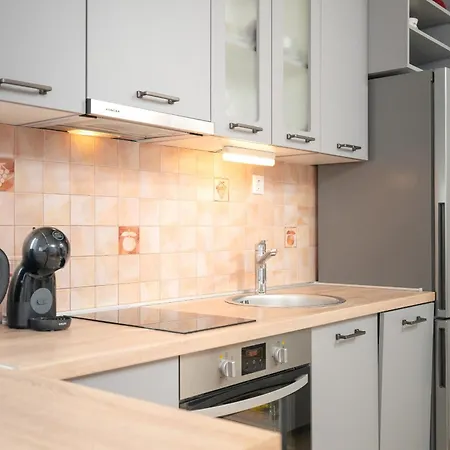 Sea View With Free Parking Apartment *