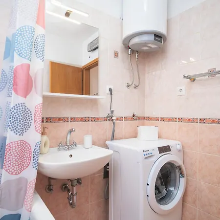 Sea View With Free Parking Apartment