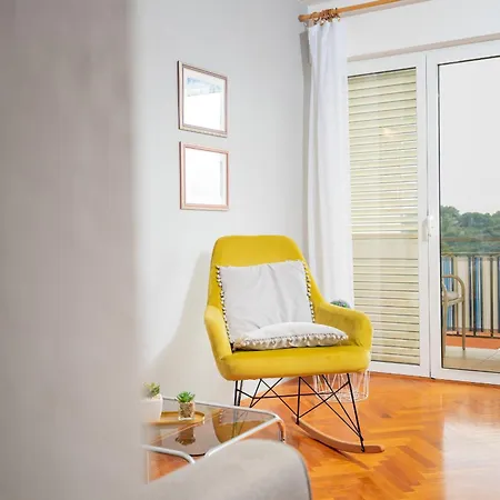 Sea View With Free Parking Apartment